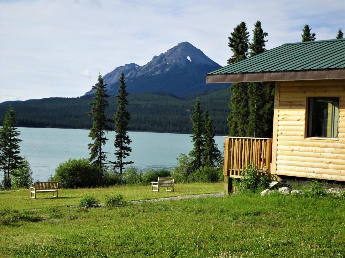 Southern Lakes Resort Tagish Экстерьер фото