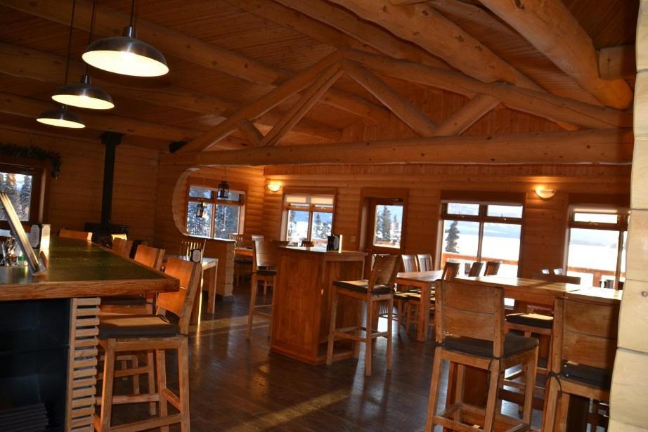 Southern Lakes Resort Tagish Экстерьер фото