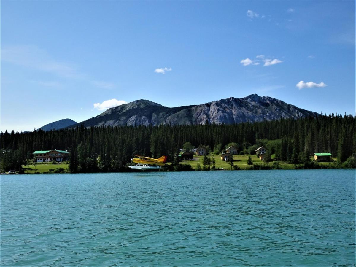 Southern Lakes Resort Tagish Экстерьер фото