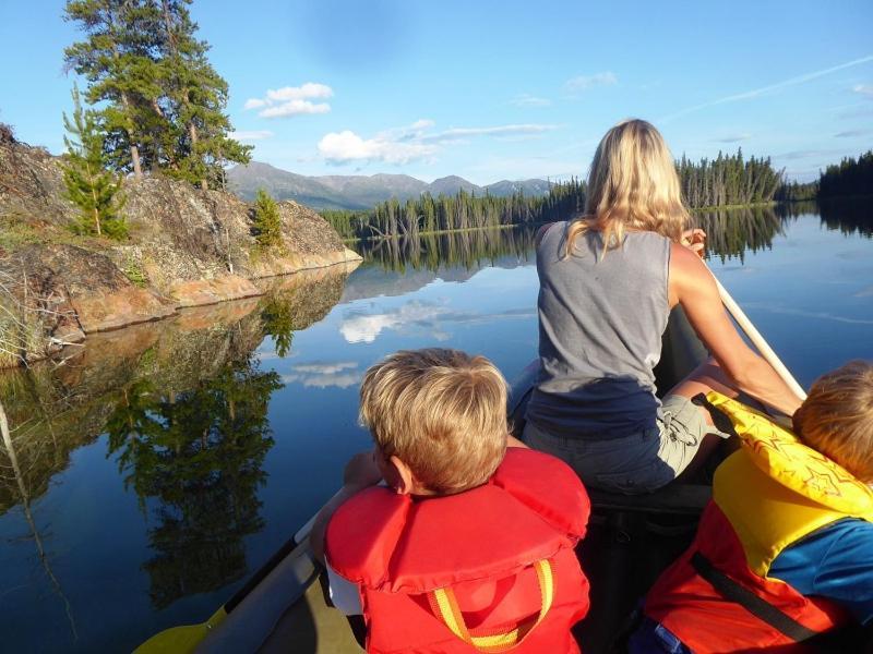 Southern Lakes Resort Tagish Экстерьер фото