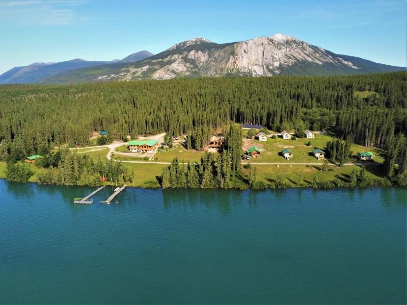 Southern Lakes Resort Tagish Экстерьер фото