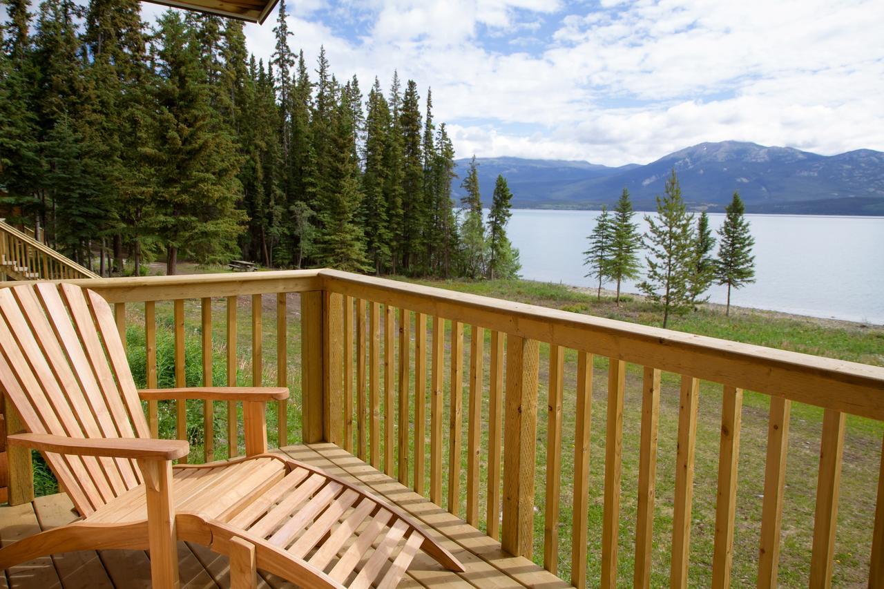 Southern Lakes Resort Tagish Экстерьер фото
