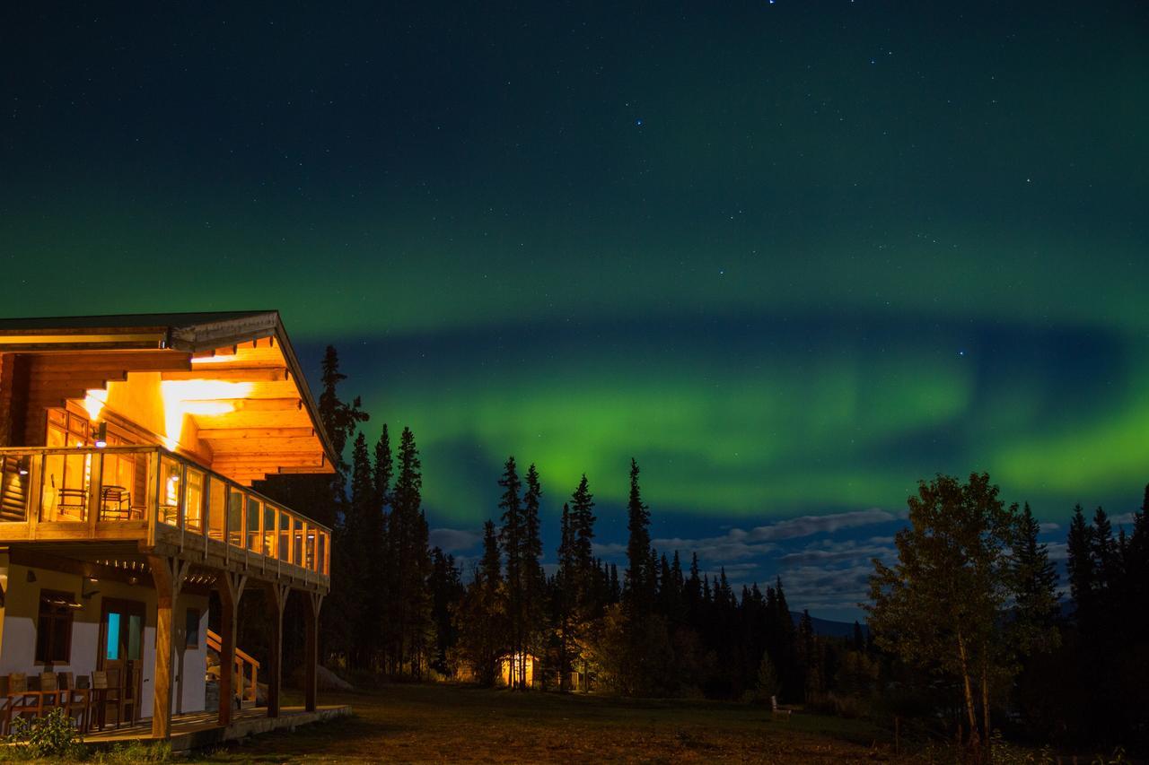 Southern Lakes Resort Tagish Экстерьер фото